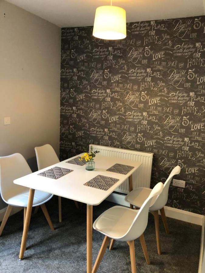 בריירלי היל Hill House - 5 Mins Merry Hill - Perfect For Contractors & Families מראה חיצוני תמונה
